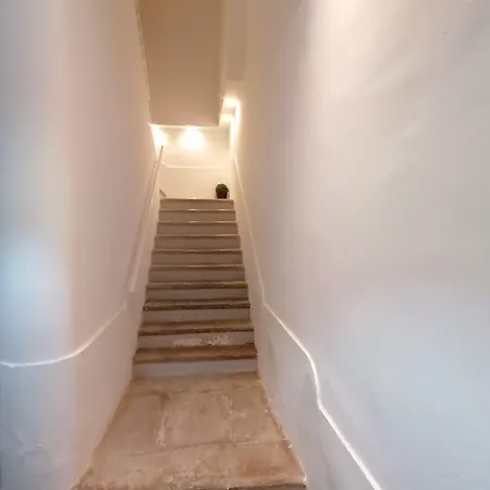 Temple בית הארחה 4*